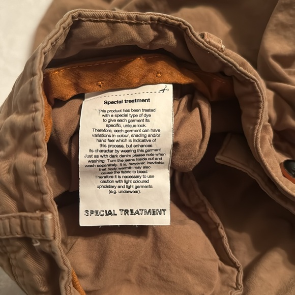 Men’s Hugo Boss Regular Fit Khaki shorts, size 34 - Picture 8 of 8